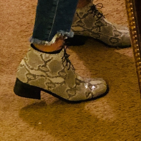Vintage Henry Ferrera Snake Print Ankle Boots size 10 - Picture 2 of 16
